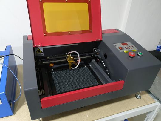 Máquina a laser de co2 40w 300x200mm (Versão Upgrade)