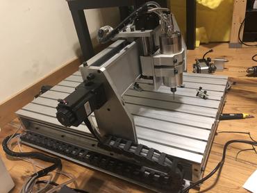 CNC 600x400mm com 4 eixos