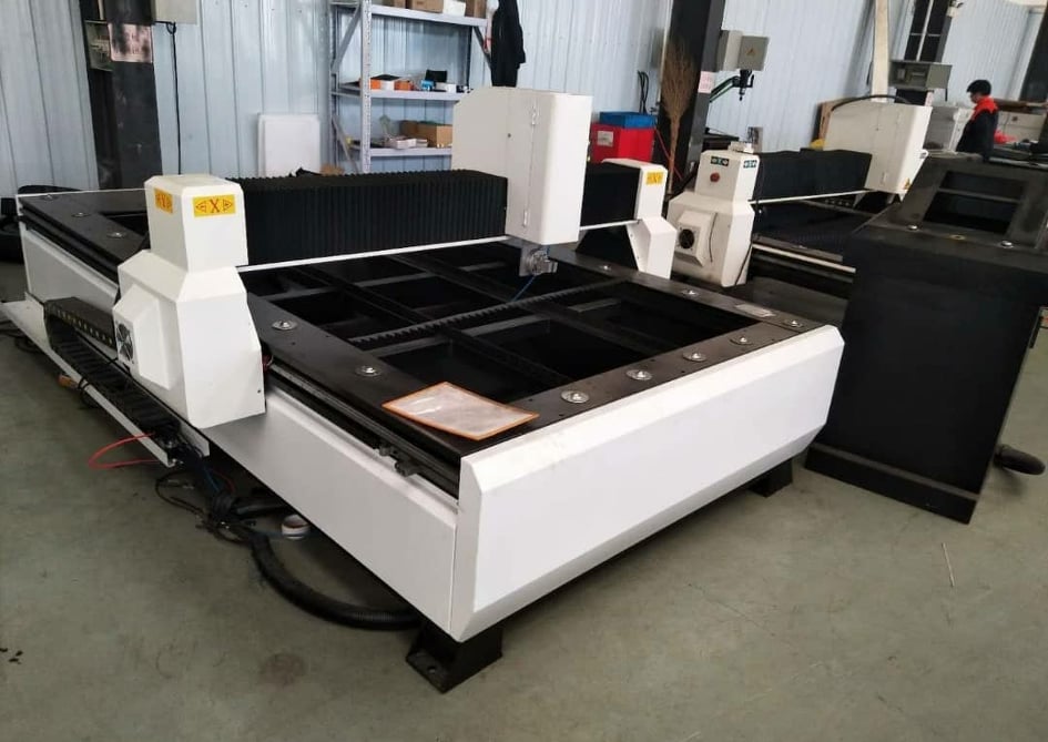 Máquina de Corte a Plasma 1300x2500mm